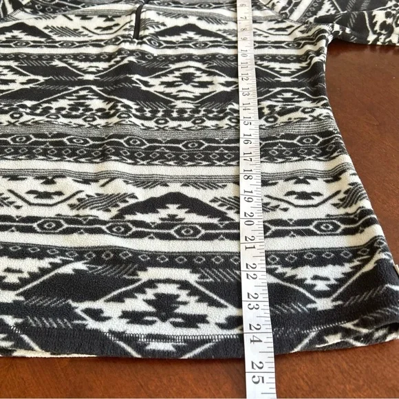 Eddie Bauer | Black and White Geometric Patterned Fleece Quarter Zip Pullover - Picture 6 of 7